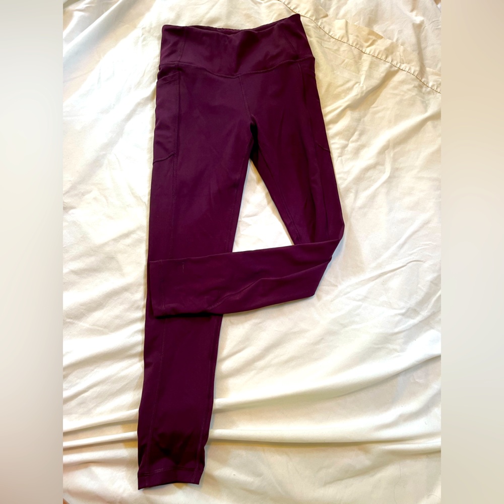 Victoria’s Secret size 4 maroon leggings with pockets